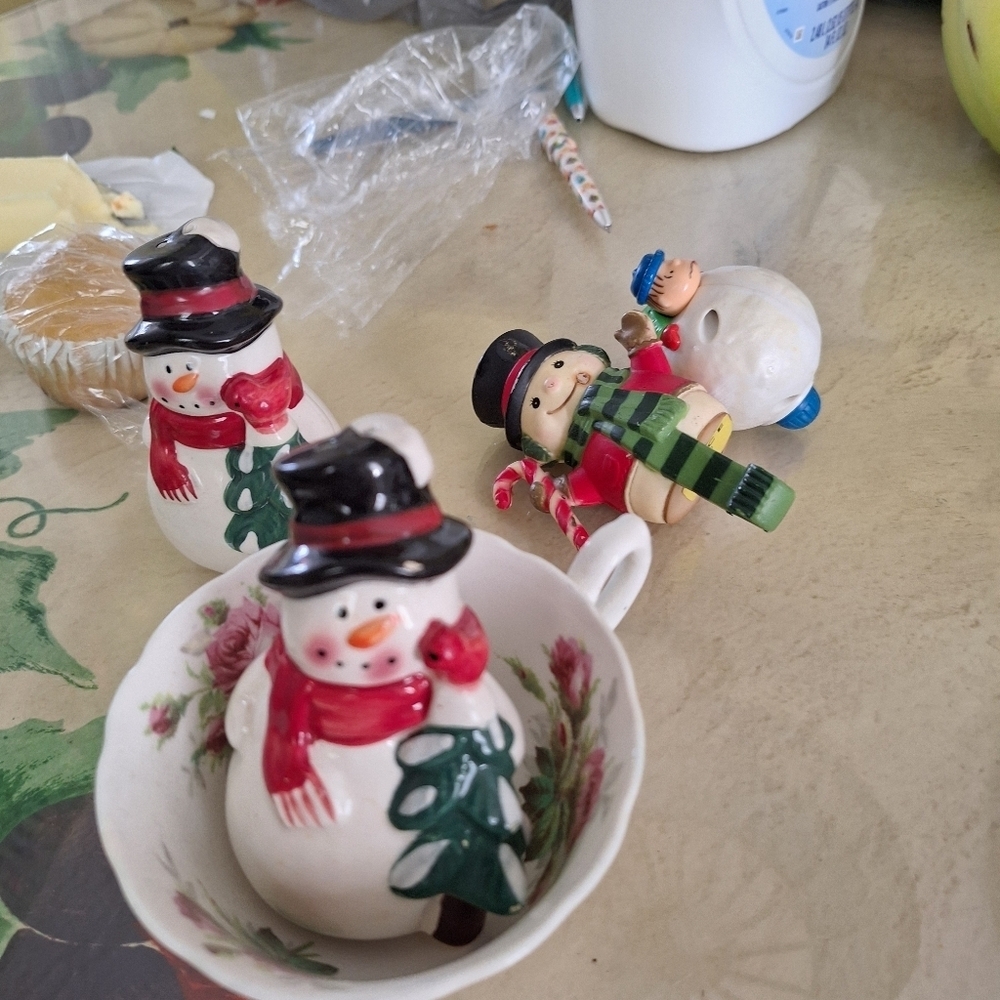 Vintage Red and Green Holiday Decor Snowmen - Picture 9 of 9